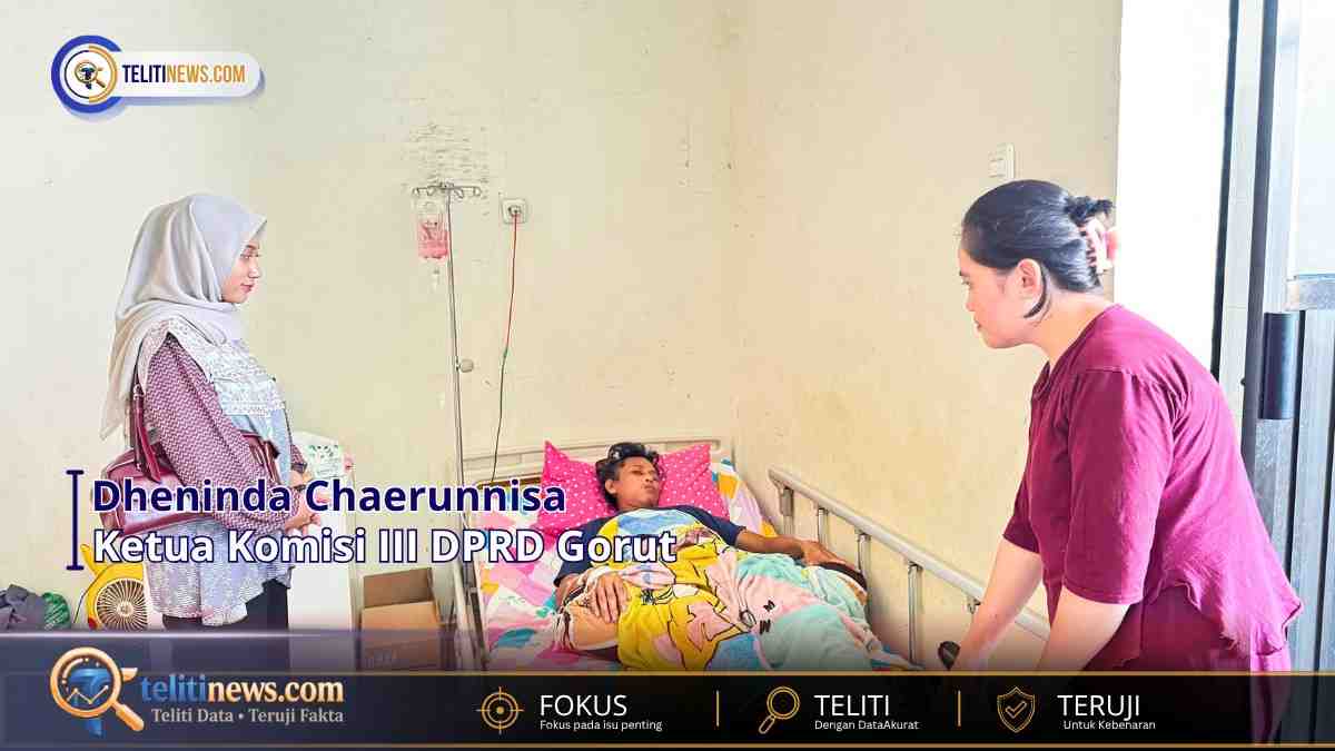 Dheninda Chaerunnisa menyerahkan bantuan kepada pasien autoimun di RS ZUS Gorontalo Utara.