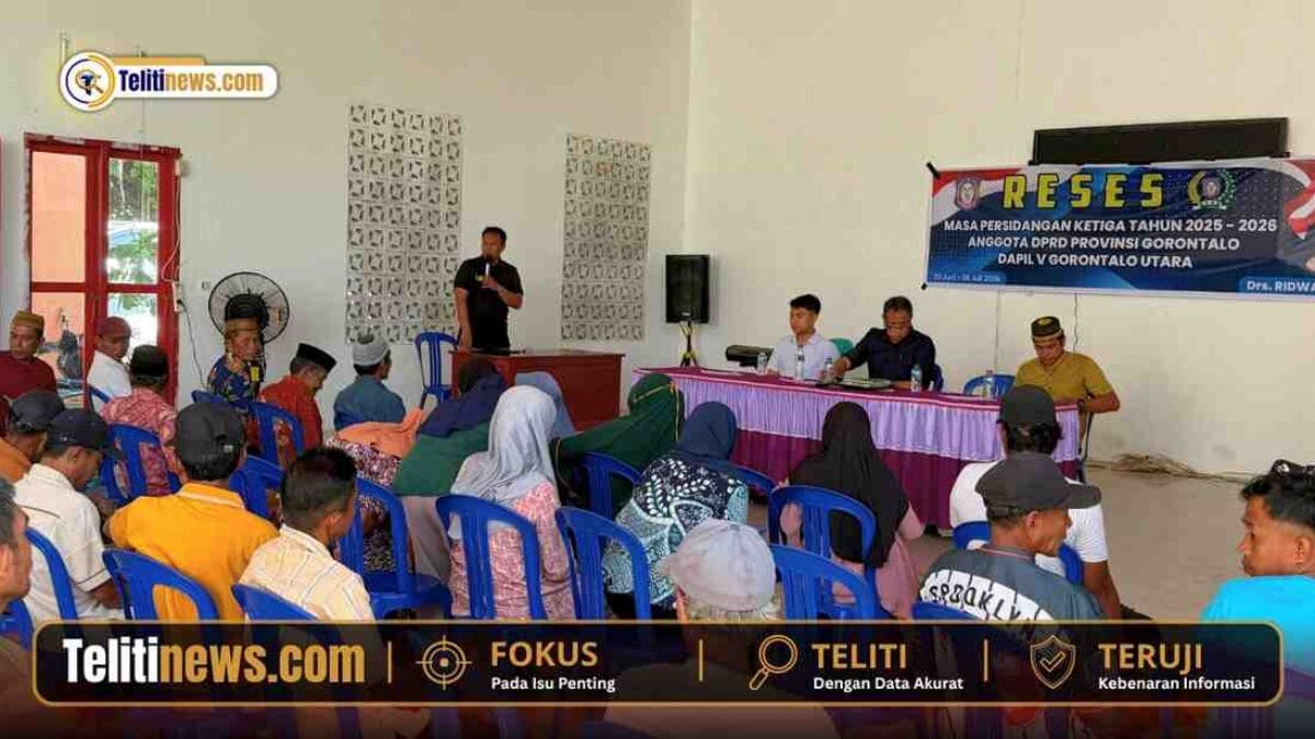 Wakil Ketua I DPRD Provinsi Gorontalo Ridwan Monoarfa berdialog dengan warga Desa Kikia saat kegiatan reses masa persidangan ketiga Tahun Sidang 2025–2026 di Kecamatan Sumalata, Gorontalo Utara.