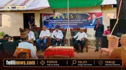 Anggota DPRD Provinsi Gorontalo Ridwan Monoarfa saat berdialog dengan warga dalam kegiatan reses di Desa Bulango Raya, Kecamatan Tomilito, Gorontalo Utara.