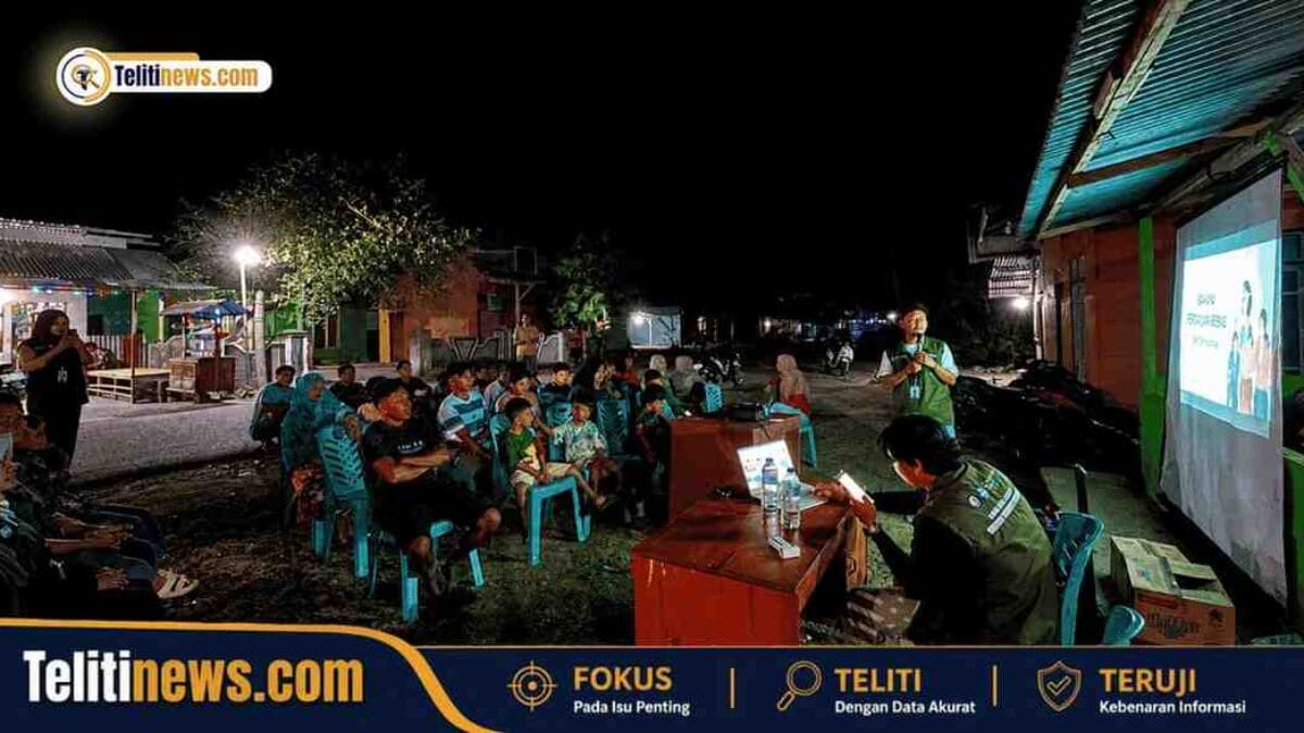 Mahasiswa KKD Universitas Muhammadiyah Gorontalo memberikan sosialisasi bahaya pergaulan bebas kepada masyarakat dan remaja di Desa Tirto Asri, Kecamatan Taluditi, Kabupaten Pohuwato.