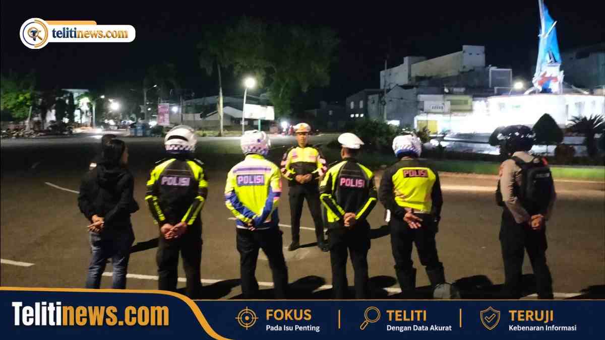 Personel Polres Bulukumba melaksanakan patroli malam di Ujung Bulu