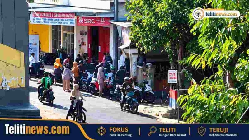 Tak Hanya di SPBU, Antrean Panjang BBM Merembet Hingga ke Pertamini di Pelosok Desa Bulukumba.