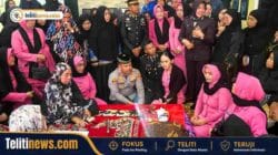 Kapolres Bulukumba AKBP Stephanus Luckyto, A.W., S.I.K., S.H., M.Si., didampingi Ketua Bhayangkari Cabang Bulukumba Ny. Indah Luckyto