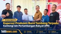 Penyerahan dokumen Izin Pertambangan Rakyat Koperasi Produsen Bumi Tambang Terpadu di Pohuwato, Gorontalo.